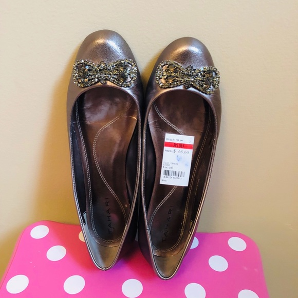 Tahari Silver Flats Size 6.5 - Picture 5 of 12